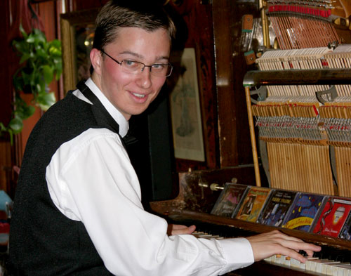 Ragtime Piano at the Belle with Adam Swanson